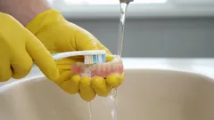 Stomatolodzy przypominają: 5 błędów związanych z protezami, których nie można ignorować