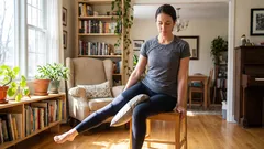 Tłuszcz znika z bioder: 3 ćwiczenia od trenera fitness