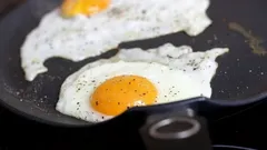 Dlaczego Twoje jajka sadzone nigdy nie wychodzą idealnie — 3 główne błędy