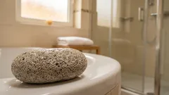 Dlaczego stan pięt pogarsza się po użyciu pumeksu — naukowe wyjaśnienie