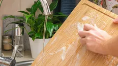 Jak nie dać zarazkom szansy na desce do krojenia dzięki prostemu domowemu środkowi