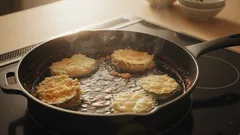 Jedzenie nie powinno przywierać: 10 błędów, które utrudniają prawidłowe smażenie