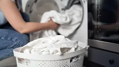 Dlaczego ręczniki stają się szorstkie po praniu? Przyczyną jest jeden błąd